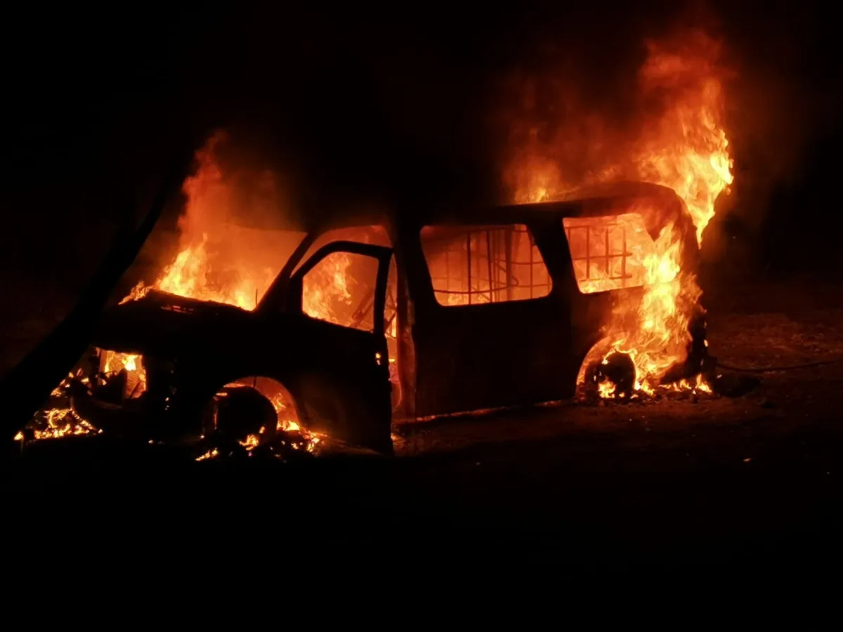 Camioneta llena de huachicol se incendió en Atotonilco de Tula