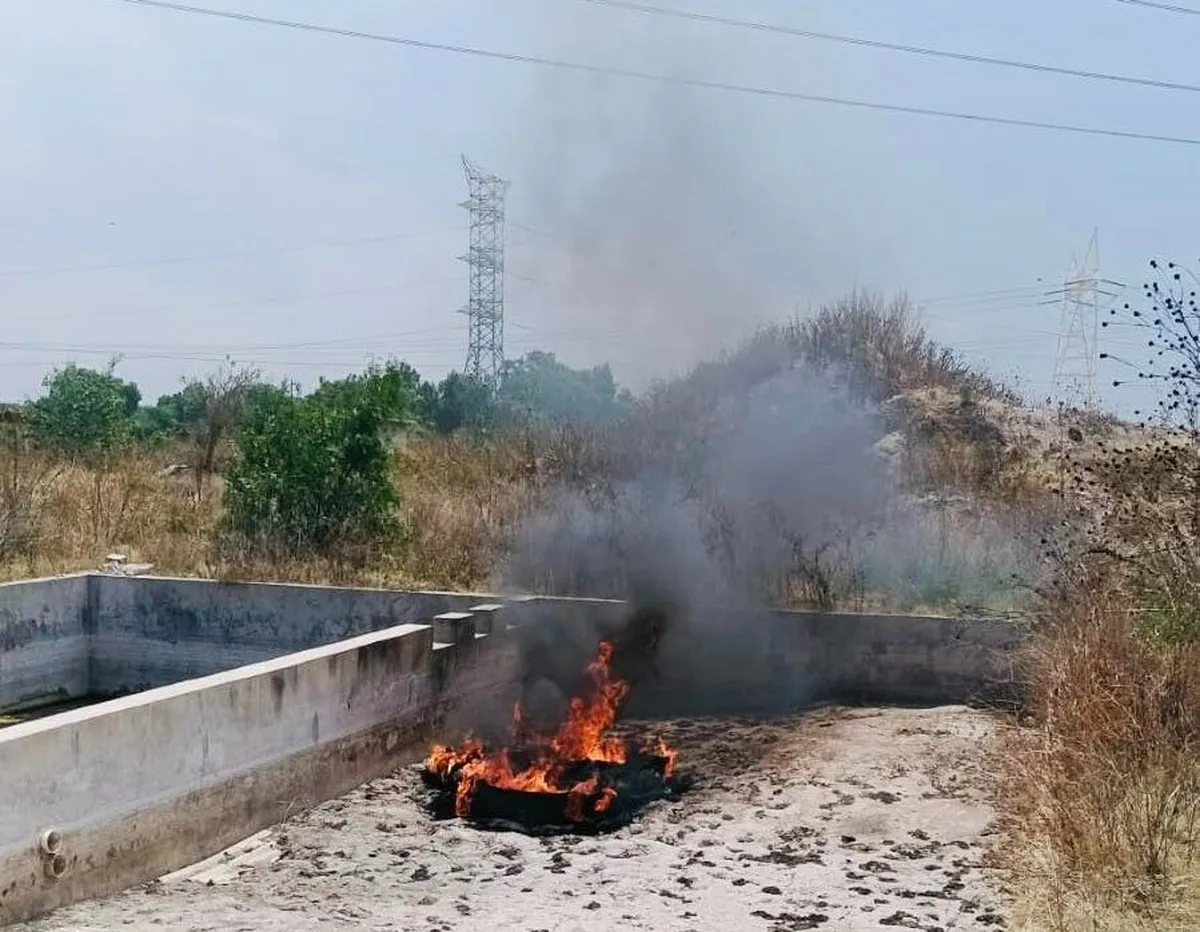Incendio por quema de llantas en Atitalaquia