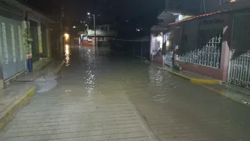 Se registran inundaciones en Tula durante la madrugada
