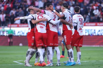 Chivas vence los Tuzos 2 goles a 0 en la cancha del Estadio Hidalgo