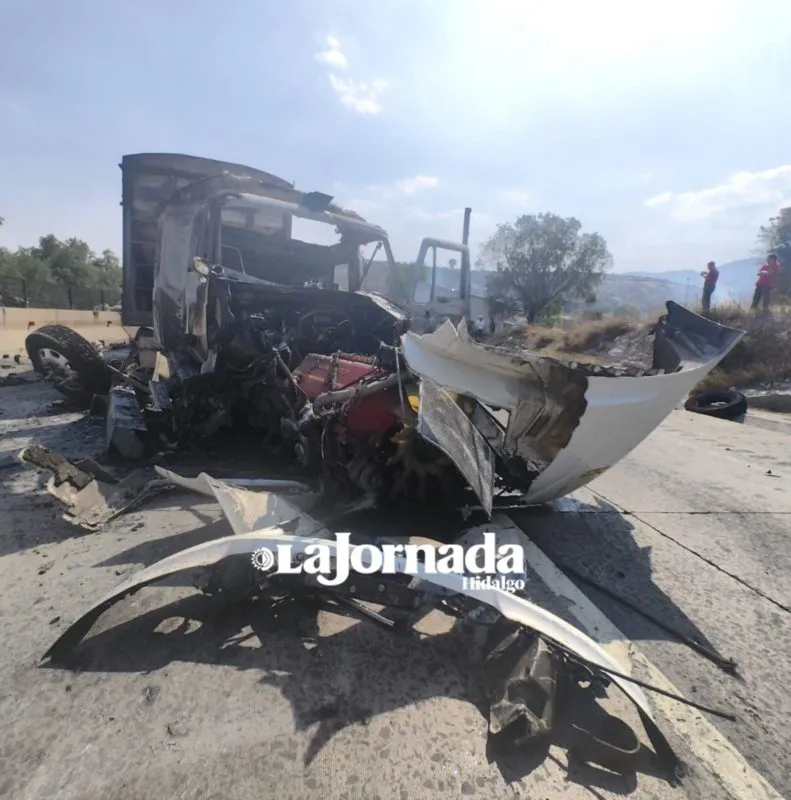 Autopista México-Querétaro: tráiler causa accidente e incendio; habría personas calcinadas