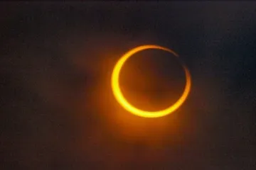 Foto de un eclipse solar, con el próximo que podrá verse en México en abril de 2024.