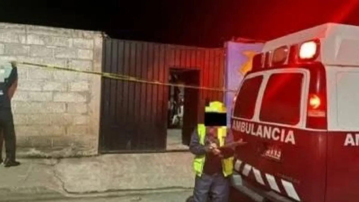 Patrullas y cinta de seguridad en el domicilio