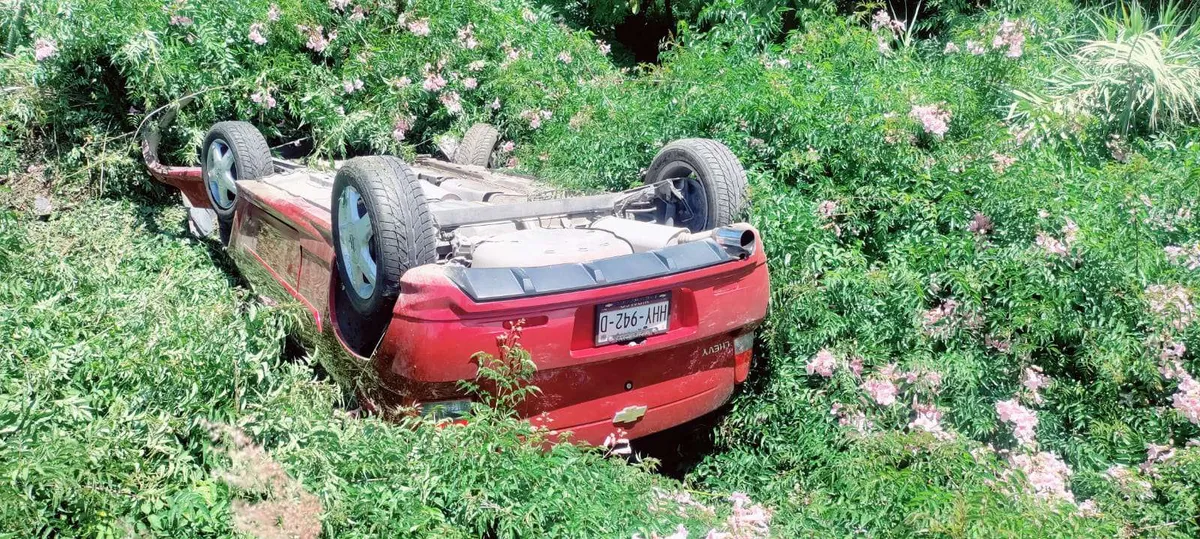 Terrible accidente en carretera de Hidalgo deja dos personas lesionadas