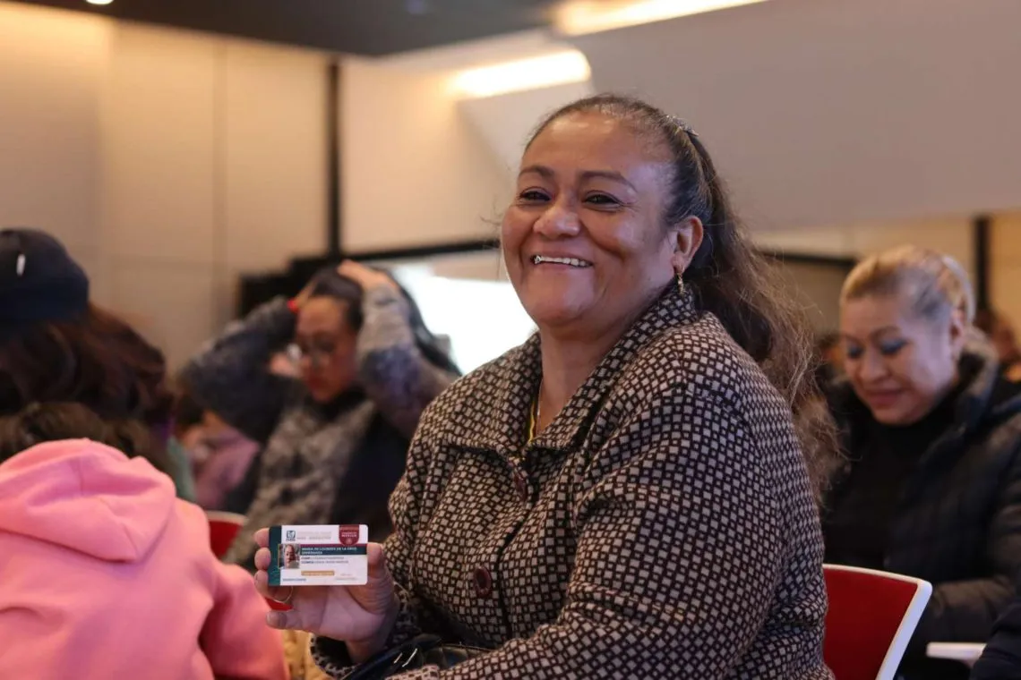 Gobierno estatal entrega primeras credenciales de IMSS-Bienestar