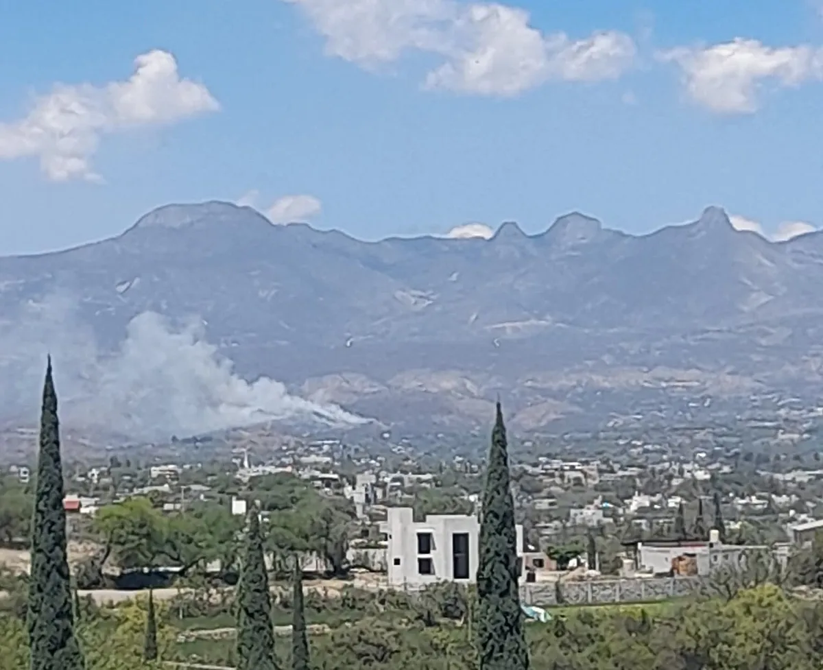 Ixmiquilpan: incendio en San Juanico provoca movilización de emergencia