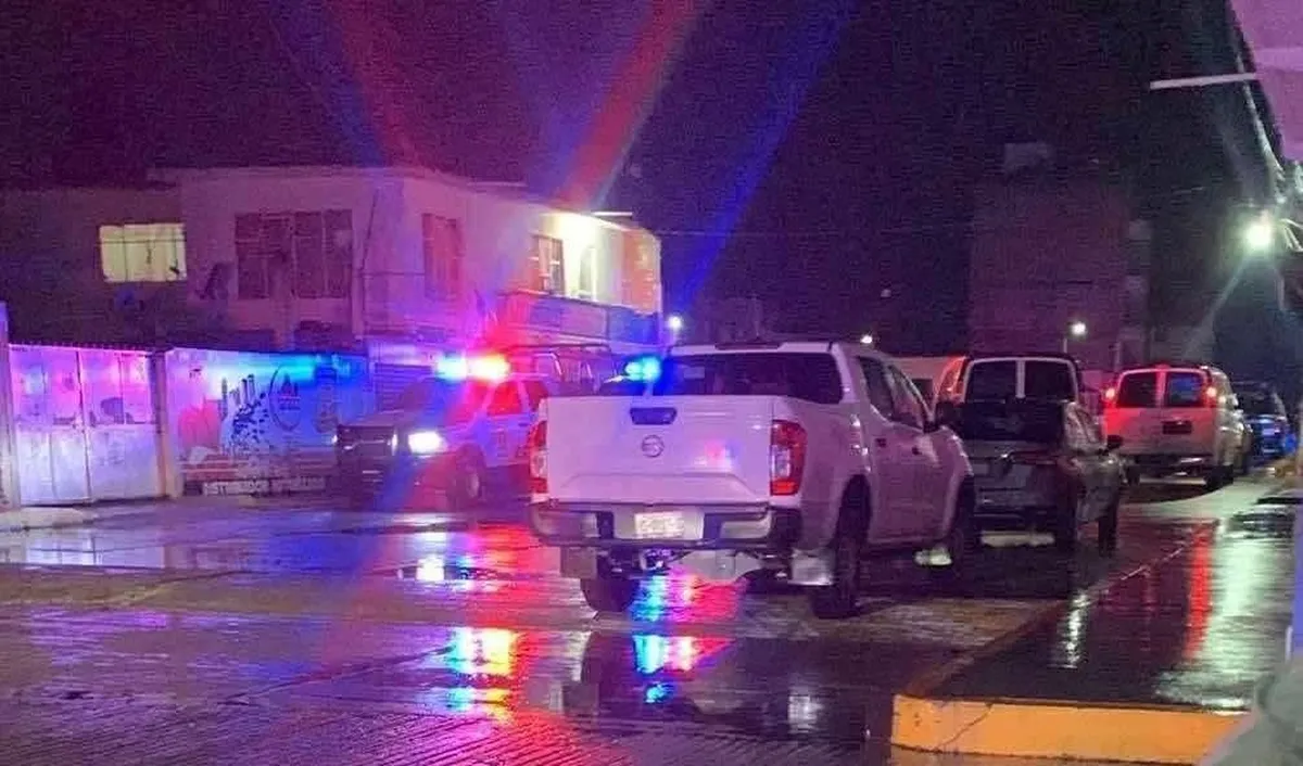 Policías resguardan zona de enfrentamiento en Tula de Allende.