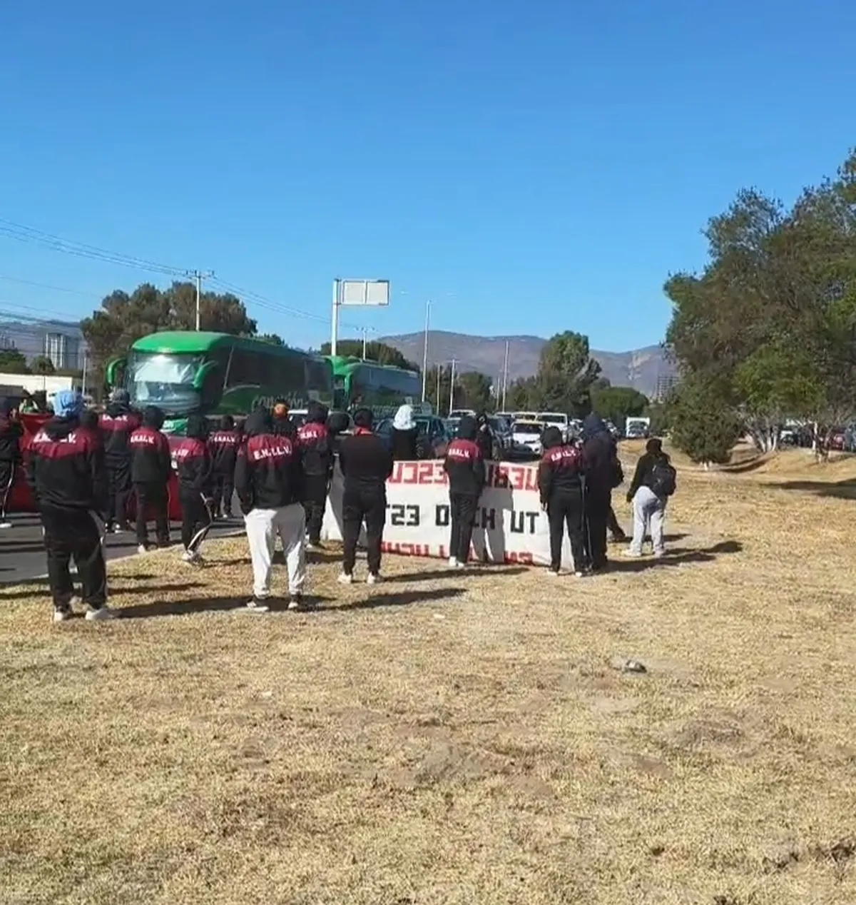 Estudiantes de “El Mexe” intensifican protestas en Pachuca; bloquean bulevar Felipe Ángeles