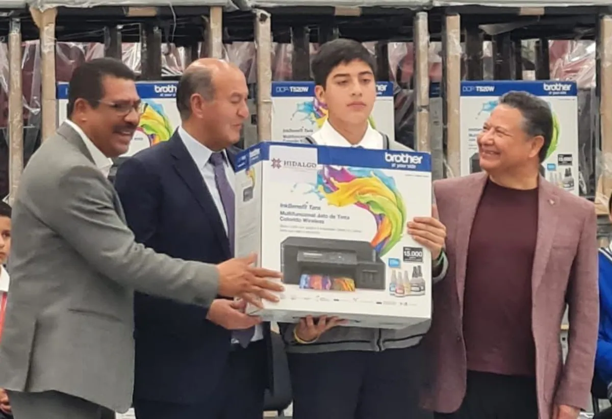 SEPH entrega 158 mdp en equipo y mobiliario a escuelas