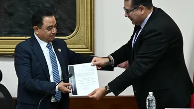 El auditor superior Jorge Valverde Islas, hizo entrega del documento al diputado Andrés Velázquez Vázquez, presidente de la Junta de Gobierno