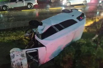 Choque entre camionetas afecta tráfico en la autopista México-Pachuca