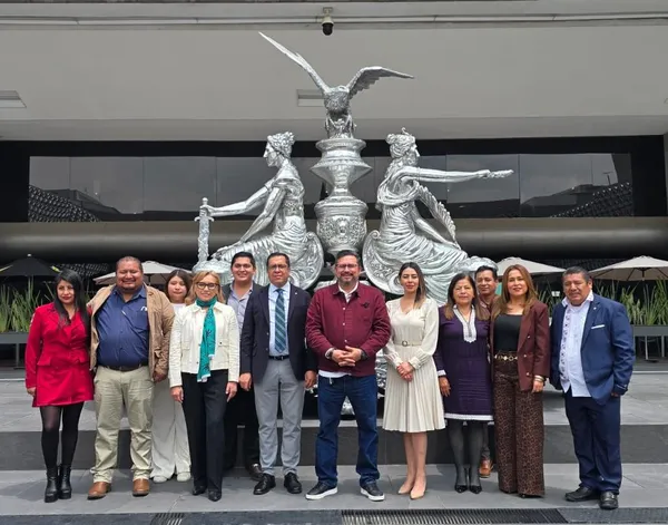 Ricardo Crespo encabeza reunión de bancada con dirigente de Morena en Hidalgo