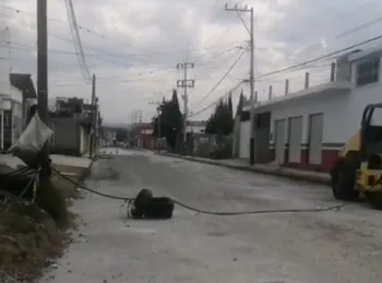 Por falta de cemento y grava, constructora pausó pavimentación de carretera Cuautepec-Tulancingo