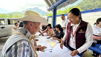 Autoridades realizan reunión informativa con familias para proceso de reubicación en Hidalgo.