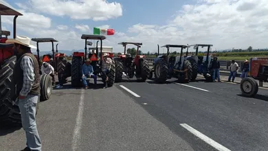Campesinos bloquean el Arco Norte en Tula