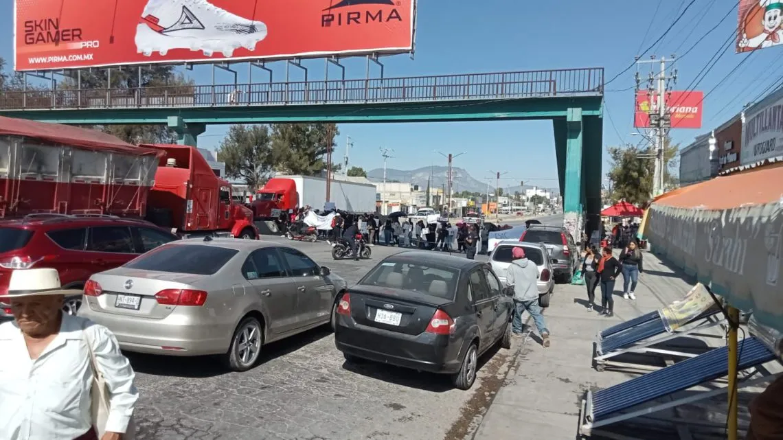 ¡Ahora en Actopan! Marchan estudiantes de la UAEH