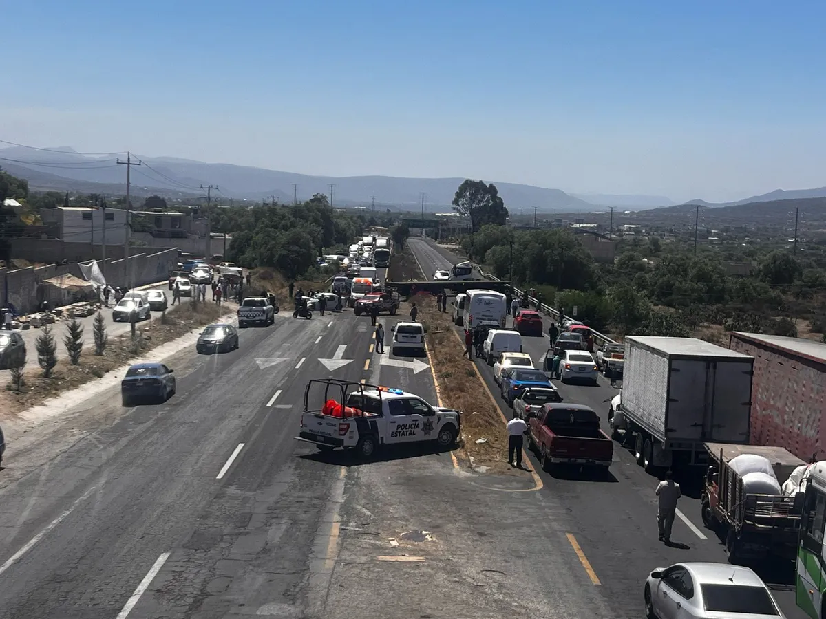 Choque en la carretera Pachuca-Actopan deja dos personas sin vida y una persona lesionada