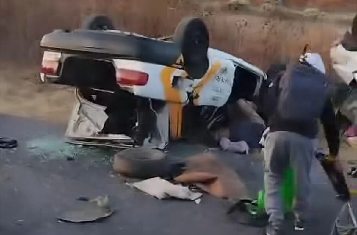 Ajacuba: mueren ocho personas en accidente entre auto particular y taxi