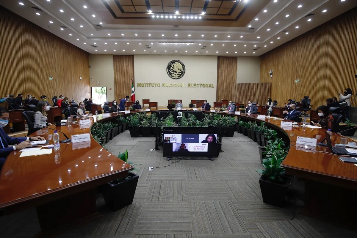 Nuevos consejeros del INE deben ser “todo lo opuesto a los que se van”: AMLO