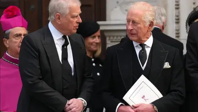 Detienen al príncipe Andrés en Reino Unido por investigación ligada al caso Epstein.