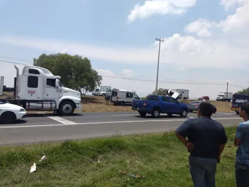 Autopista México-Pachuca: 3 lesionados tras accidente de torton