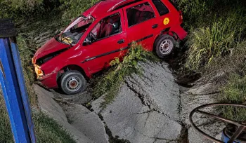 Chevy termina destrozado tras brutal accidente en carretera de Hidalgo; hay un fallecido