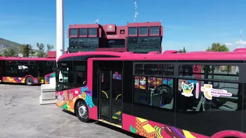 ¡Toma nota si manejas en Pachuca! Prepárate para las fuertes penalizaciones que aplicarán las autoridades por no respetar la vía del transporte.