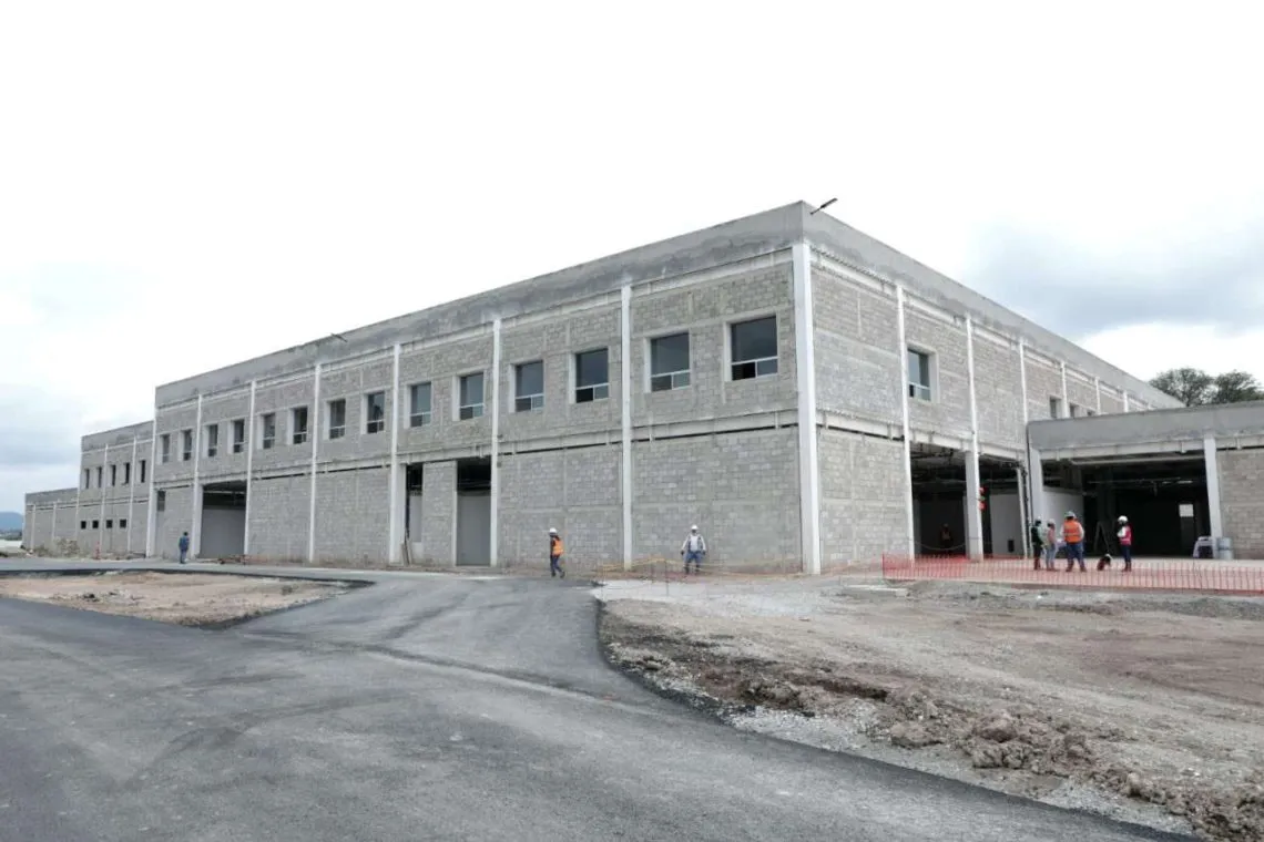 Supervisan avance de obra del Hospital General de Actopan; generará 460 empleos  