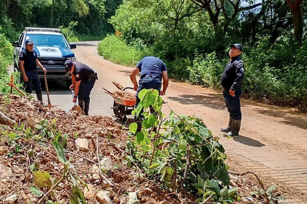Atienden afectaciones por inundación en Tezontepec de Aldama