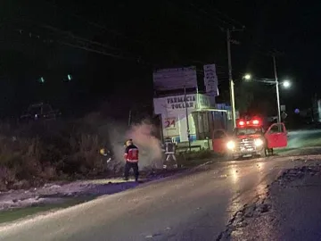 Con coches bombas, grupo armado rescata a reos del penal de Tula