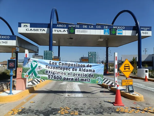 Bloqueo campesionos Tezontepec de Aldama