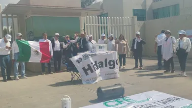 Jubilados de la CFE denuncian recortes de hasta 50% a sus pensiones en Hidalgo