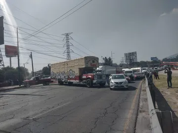 Realizan bloqueo parcial en la carretera México-Pachuca