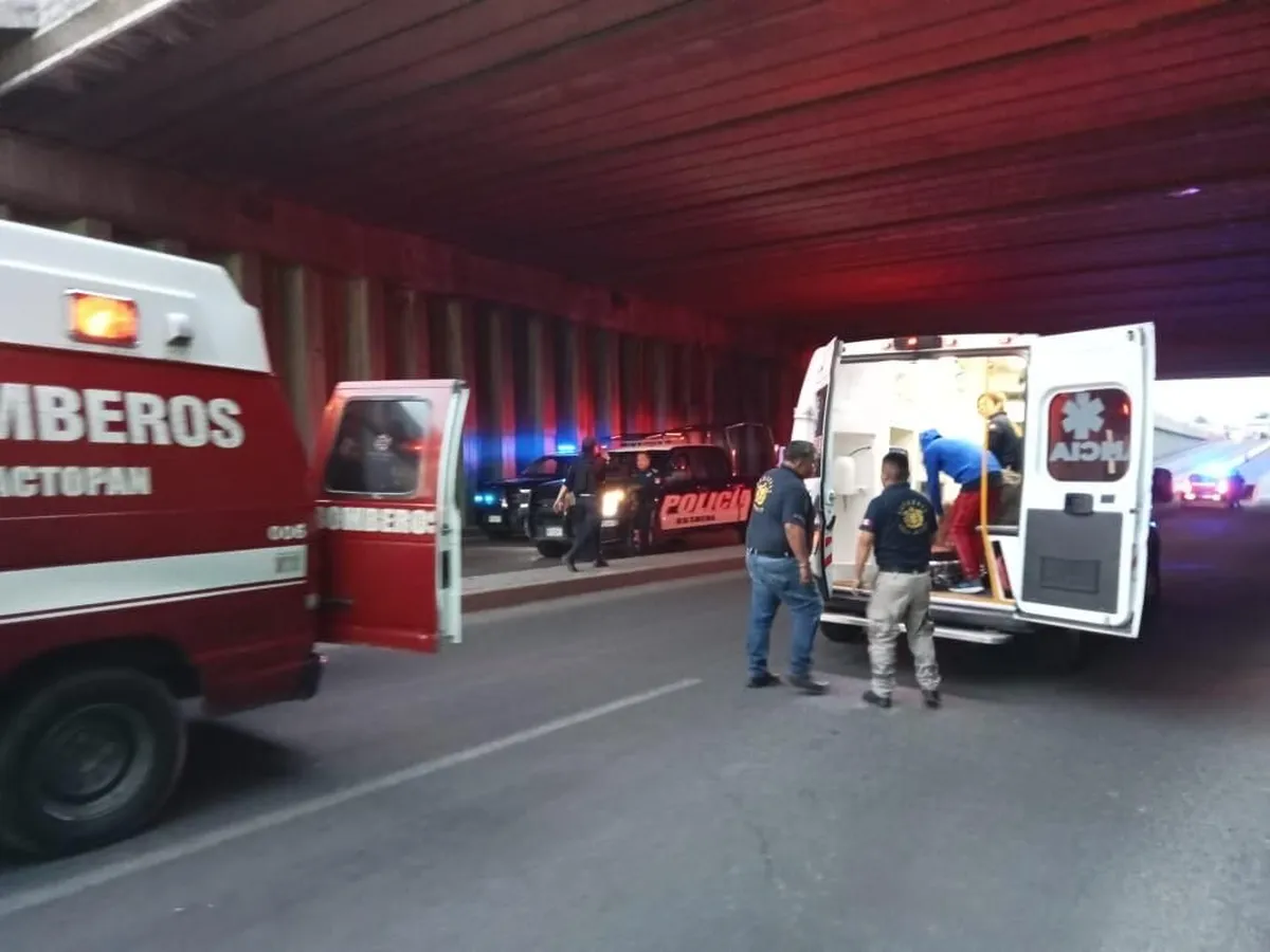 Joven estudiante se avienta de puente vehicular en Actopan