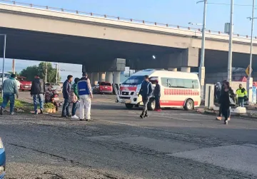 Motociclista es arrollado por combi en Villa de Tezontepec