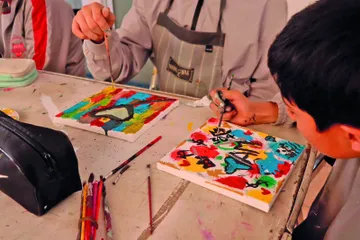 Niñas y niños de Pachuca presentan exposición inspirada en Van Gogh y Basquiat