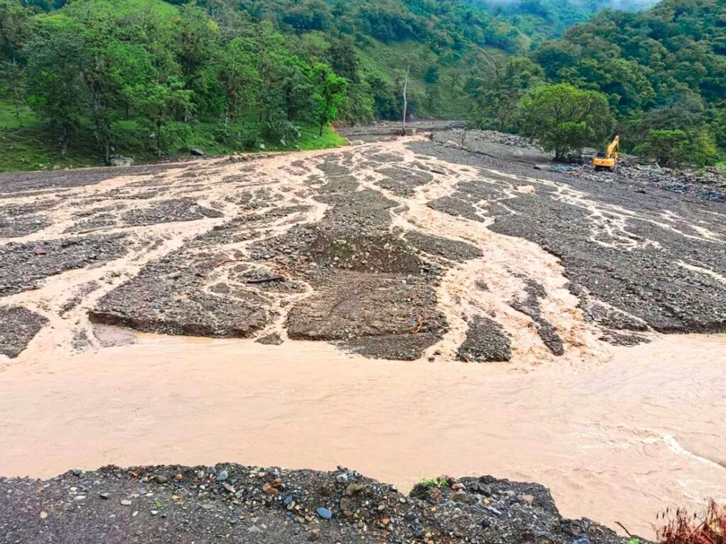 Lluvias provocan derrumbes y bloqueos en 12 municipios de Hidalgo