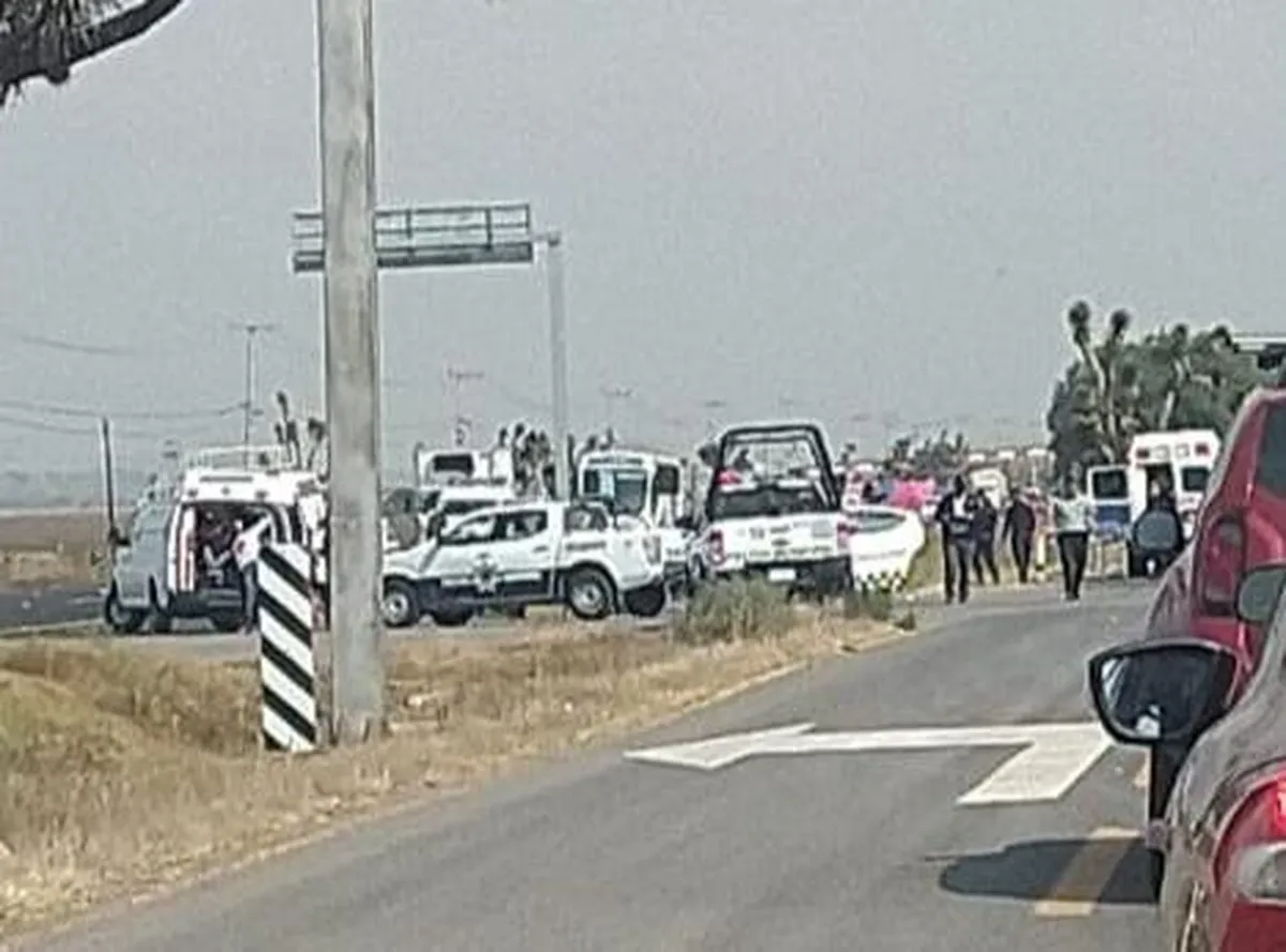 Se registra choque y volcadura sobre la autopista México-Pachuca