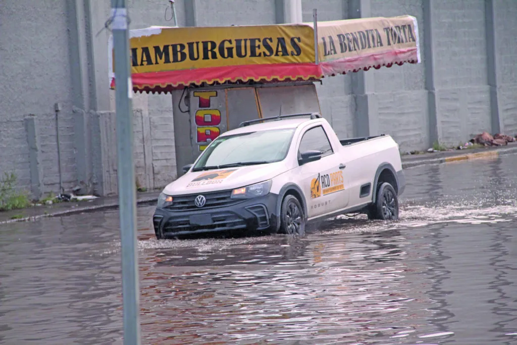 Septiembre inicia con lluvias intensas que inundan Pachuca y su zona metropolitana