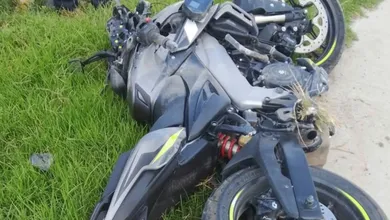 Motocicleta en el Boulevard Las Torres, Tizayuca, tras un accidente.