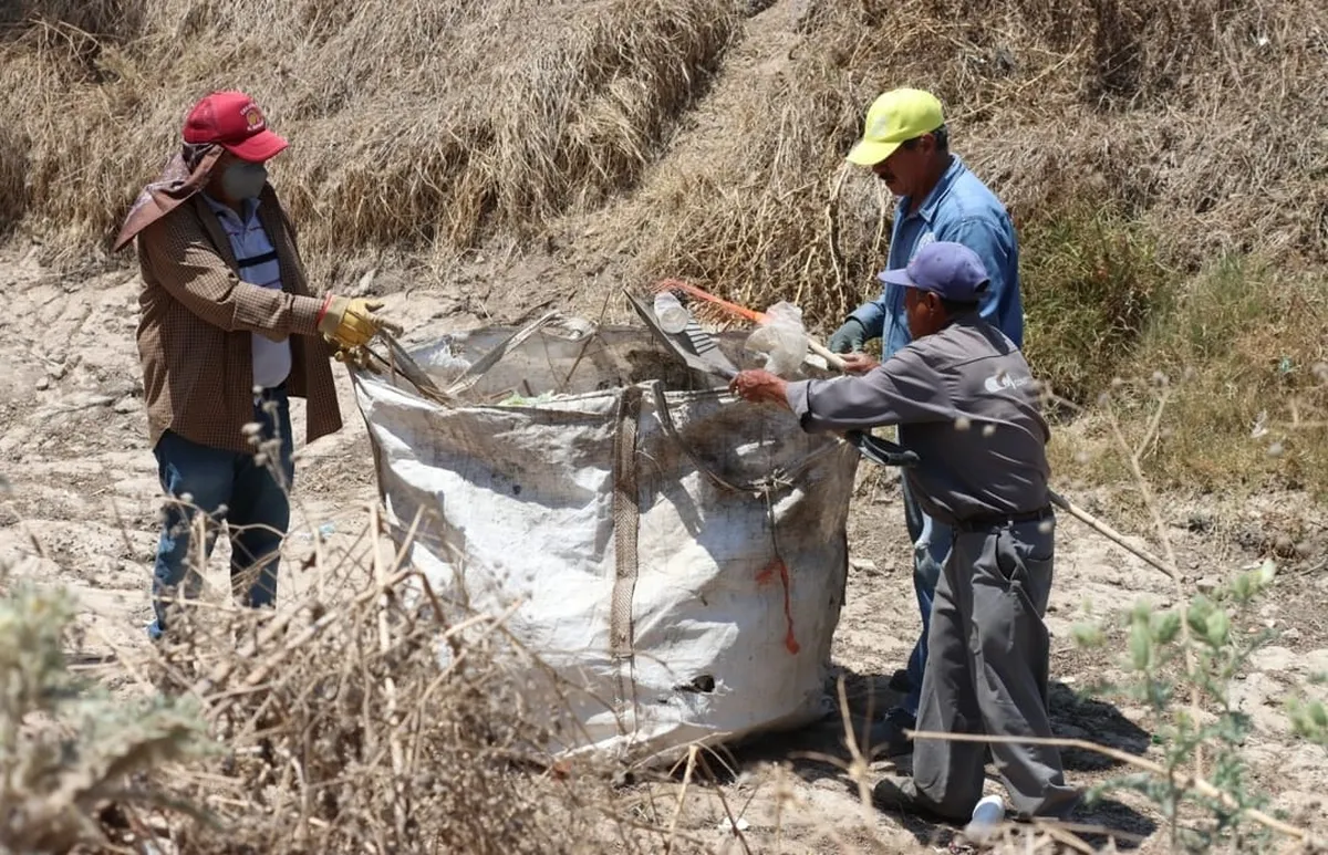 Limpian río Papalote en Tizayuca previo a temporada de lluvias
