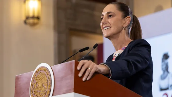 Nueva Ley de Aguas devuelve el control del recurso al Estado y busca frenar abusos, acaparamiento y mercado ilegal, afirma el gobierno.