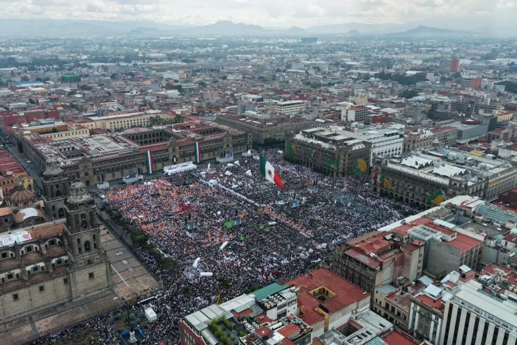 Claudia Sheinbaum llena el Zócalo en cierre de su gira de rendición de cuentas