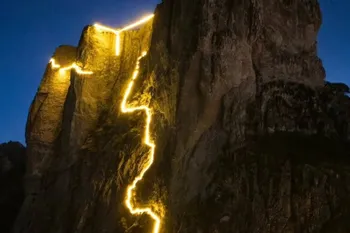Puentes colgantes, tirolesas y un salto de infarto… así es la aventura extrema que puedes vivir en Mineral del Chico.