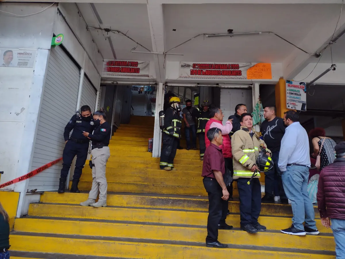 Incendio en ‘La Fayuca’ provoca pánico en centro de Pachuca