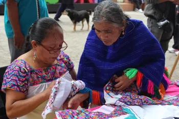 Karina Calixto Valentín, artesana y promotora cultural, la comunidad de Santa Mónica