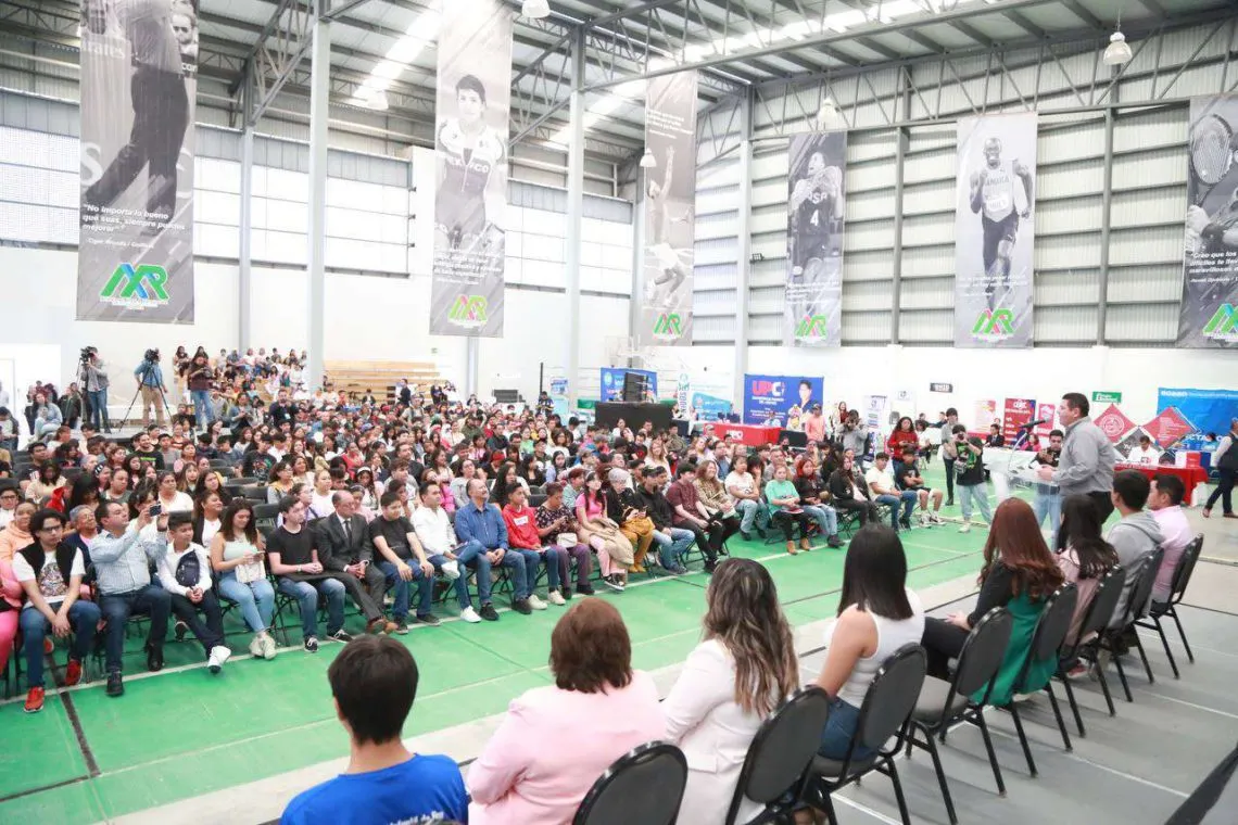 Entrega del programa “El Compromiso es con la Juventud” en Mineral de la Reforma