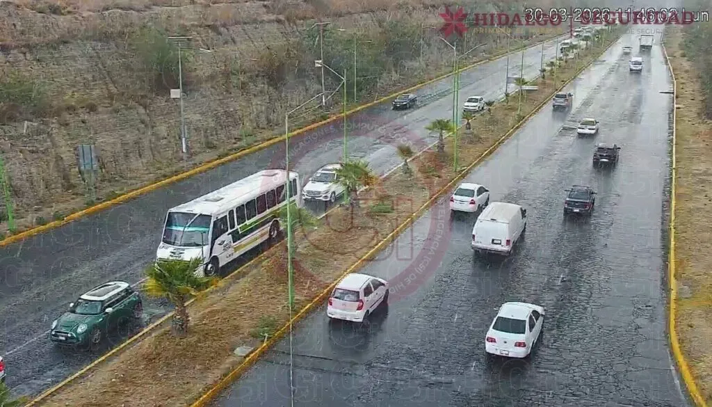 Lluvia en Pachuca provoca percances viales y tránsito lento