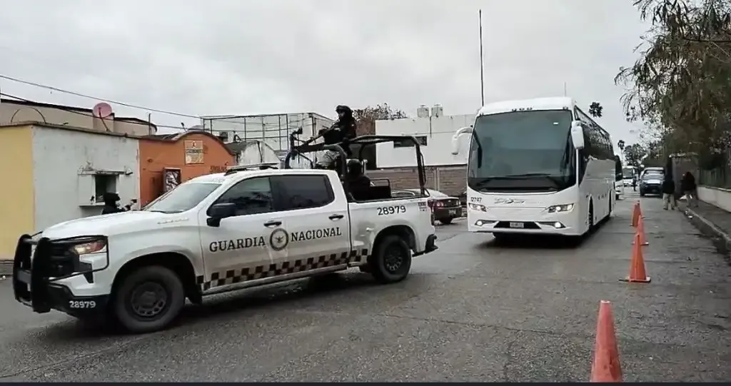 Inician deportaciones en puentes fronterizos de Ciudad Juárez y Matamoros