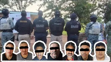 Operativo de autoridades durante cateos contra el narcomenudeo en Acatlán.